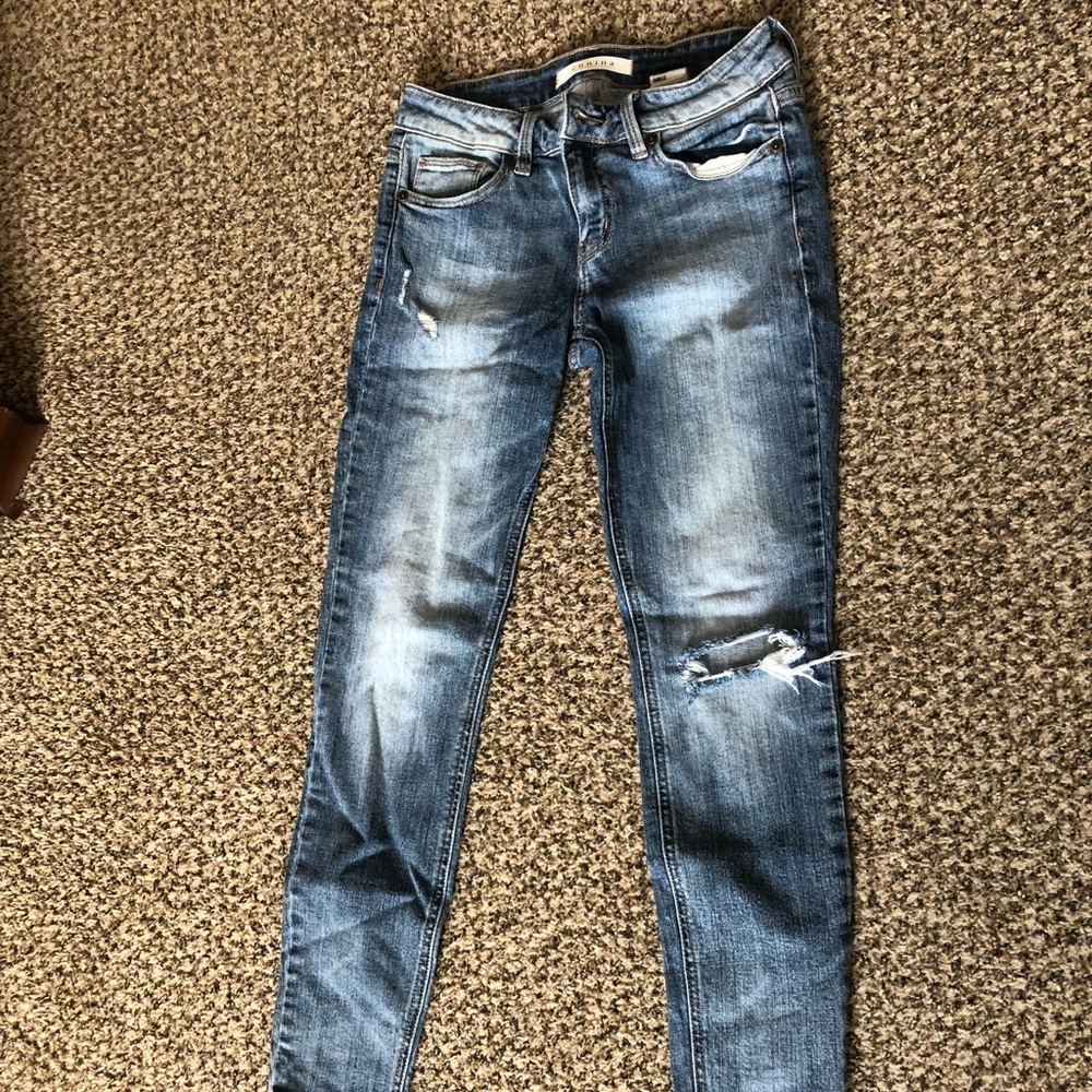 Low waisted skinny jeans